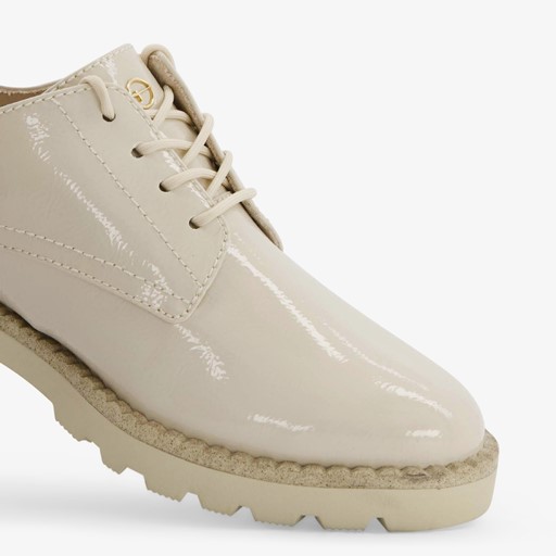 Dames lak veterschoenen beige