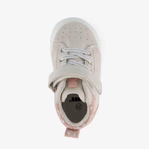 Leren babyschoenen met hartjes