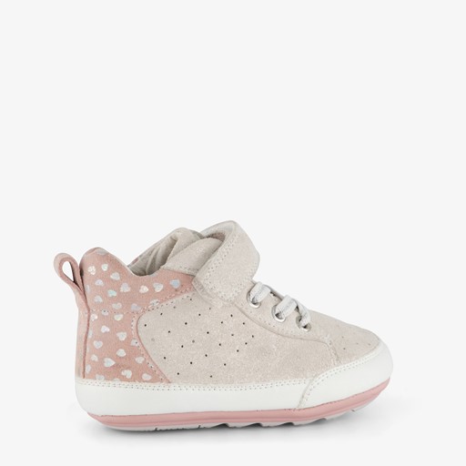 Leren babyschoenen met hartjes