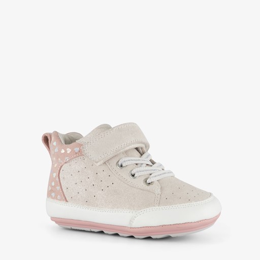 Leren babyschoenen met hartjes