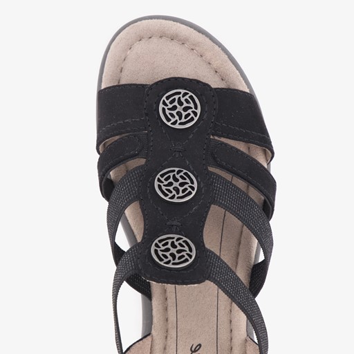 Dames sandalen met zilverkleurige knopen