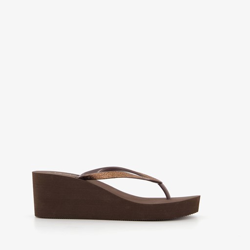 Dames teenslippers met sleehak bruin