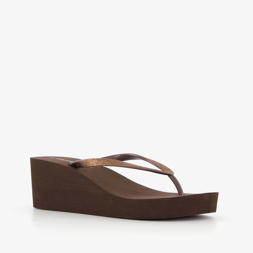 Dames teenslippers met sleehak bruin