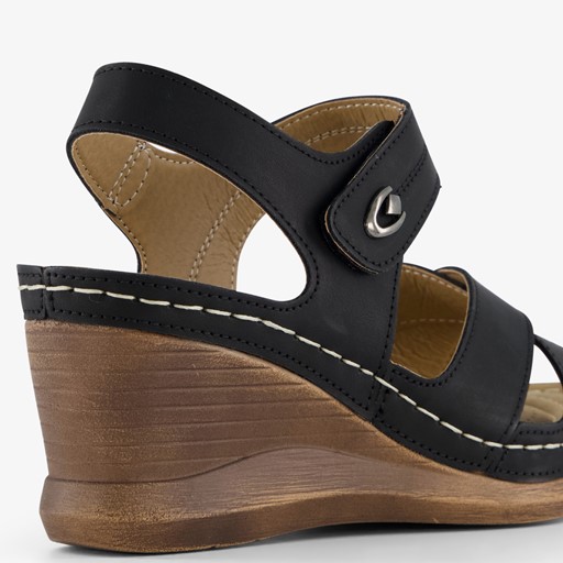Dames sandalen met sleehak zwart