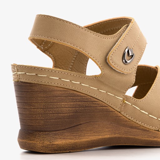 Dames sandalen met sleehak taupe