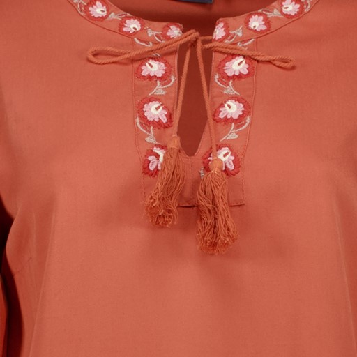 Dames blouse met geborduurde mouwen oranje