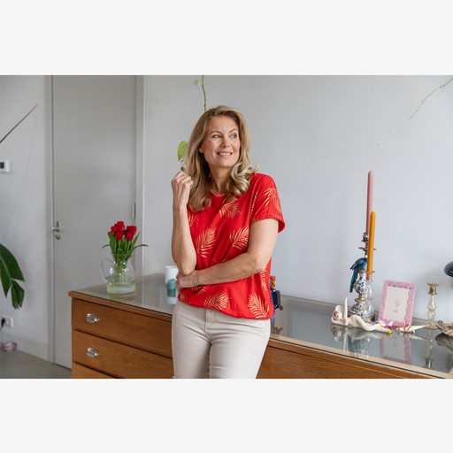 Dames T-shirt met bladerenprint rood