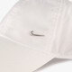Swoosh pet wit