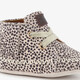 Leren babyschoenen met stippen en franjes beige
