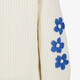 Gebreid meisjes vest wit met blauwe bloemen