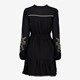 Dames jurk met geborduurde details zwart