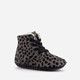 Groot gevoerde leren babyschoenen met stippen